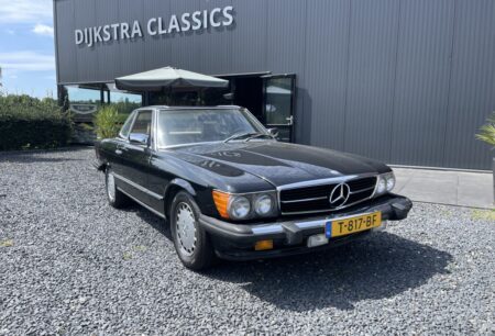 Mercedes-Benz 560SL